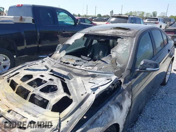 2015 BMW 3 Series 328i xDrive с VIN WBA3B3C52FF548097, выставлен на аукционе IAAI как лот 43194515 с пробегом 99 513 миль миль и . История ставок и продаж доступна на DreamBid. Изображение 12.