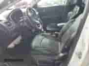 2019 Jeep Compass Limited z VIN 3C4NJCCB3KT814814, wystawiony jako Copart lot #81317435 z przebiegiem 129 431 mil mil oraz Szkoda całkowita • Salvage title. Historia ofert i sprzedaży dostępna na DreamBid. Obrazek 7.