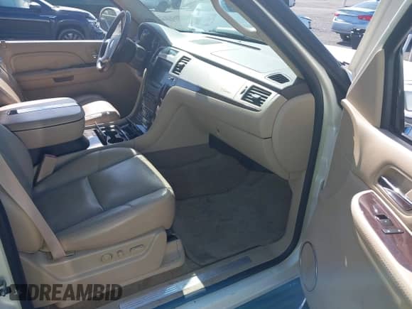 2009 Cadillac Escalade ESV with VIN 1GYFK26269R263525, listed as a IAAI auction lot 42274557 with 135,140 mi miles and . Bid and sale history available at DreamBid. Image 5.