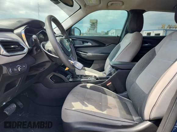 2021 Chevrolet TrailBlazer LT with VIN KL79MPS22MB050831, listed as a Copart auction lot 81732945 with 82,637 mi miles and Salvage title. Bid and sale history available at DreamBid. Image 7.