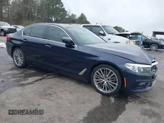 2018 BMW 5 Series 530i с VIN WBAJA5C55JWA39526, выставлен на аукционе IAAI как лот 41780637 с пробегом 121 693 миль миль и . История ставок и продаж доступна на DreamBid. Изображение 1.
