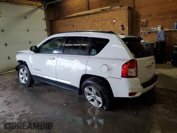 2011 Jeep Compass Latitude с VIN 1J4NT1FB2BD203909, выставлен на аукционе Copart как лот 86264095 с пробегом 183 351 миль миль и Списание • Salvage title. История ставок и продаж доступна на DreamBid. Изображение 2.