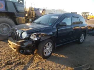 2009 Jeep Compass Sport с VIN 1J4FF47B19D107453, выставлен на аукционе Copart как лот 77407104 с пробегом 63 875 миль миль и Списание • Salvage title. История ставок и продаж доступна на DreamBid. Изображение 1.