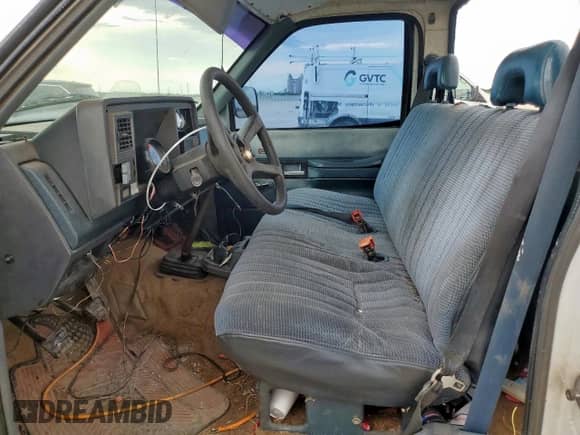 1994 GMC Sierra 1500 z VIN 1GTDC14Z1RZ501012, wystawiony jako Copart lot #68832095 z przebiegiem 94 450 mil mil oraz Szkoda całkowita • Salvage title. Historia ofert i sprzedaży dostępna na DreamBid. Obrazek 7.