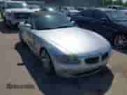 2003 BMW Z4 2.5i z VIN 4USBT33493LS45585, wystawiony jako IAAI lot #43145741 z przebiegiem 185 449 mil mil oraz . Historia ofert i sprzedaży dostępna na DreamBid. Obrazek 1.