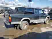 1998 Toyota Tacoma z VIN 4TAWM72N8WZ144489, wystawiony jako Copart lot #46682875 z przebiegiem 238 124 mil mil oraz Czysty tytuł • Clean title. Historia ofert i sprzedaży dostępna na DreamBid. Obrazek 3.