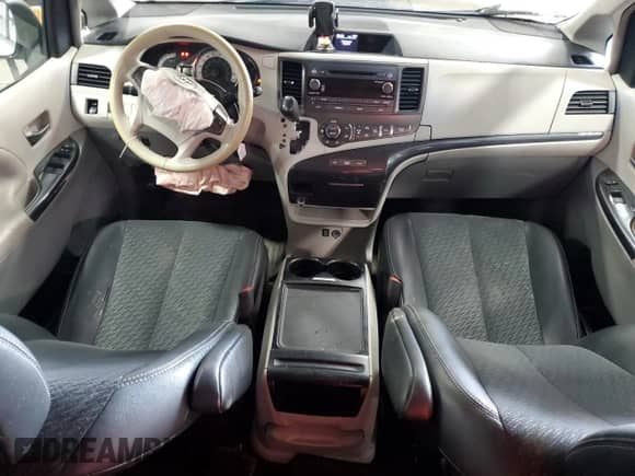 2014 Toyota Sienna SE with VIN 5TDXK3DC2ES442961, listed as a Copart auction lot 70143165 with 204,488 mi miles and Non repairable. Bid and sale history available at DreamBid. Image 8.