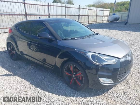 2013 Hyundai Veloster w/Gray Int z VIN KMHTC6AD6DU164467, wystawiony jako IAAI lot #43338770 z przebiegiem 173 275 mil mil oraz . Historia ofert i sprzedaży dostępna na DreamBid. Obrazek 1.