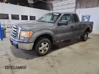 2010 Ford F-150 XL z VIN 1FTFX1EV8AKE81699, wystawiony jako Copart lot #85834395 z przebiegiem 235 342 mil mil oraz Czysty tytuł • Clean title. Historia ofert i sprzedaży dostępna na DreamBid. Obrazek 1.