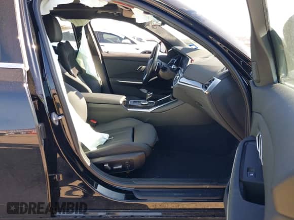 2021 BMW 3 Series 330e xDrive z VIN 3MW5P9J06M8B84969, wystawiony jako IAAI lot #41208810 z przebiegiem 34 199 mil mil oraz . Historia ofert i sprzedaży dostępna na DreamBid. Obrazek 5.