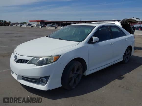 2012 Toyota Camry XLE with VIN 4T1BK1FKXCU515484, listed as a IAAI auction lot 40930134 with 117,671 mi miles and . Bid and sale history available at DreamBid. Image 2.