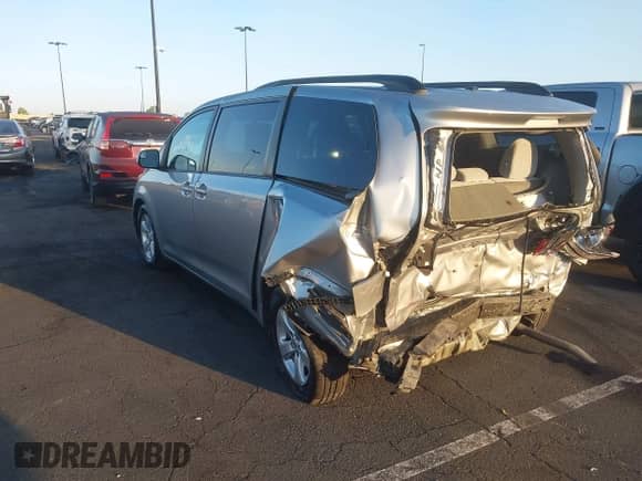 2017 Toyota Sienna LE Auto Access Seat с VIN 5TDKZ3DC2HS856414, выставлен на аукционе IAAI как лот 42640519 с пробегом 142 416 миль миль и . История ставок и продаж доступна на DreamBid. Изображение 3.