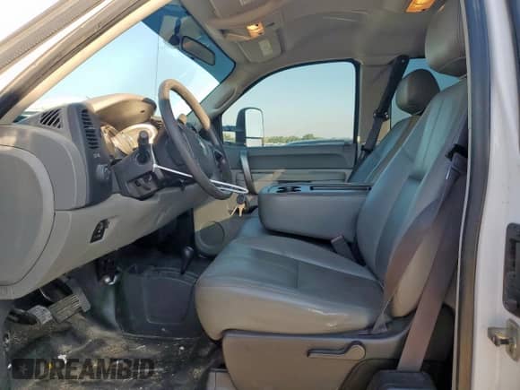 2013 Chevrolet Silverado 2500HD с VIN 1GB2KVCG1DZ378522, выставлен на аукционе Copart как лот 72003515 с пробегом 103 373 миль миль и Списание • Salvage title. История ставок и продаж доступна на DreamBid. Изображение 7.
