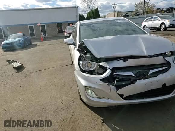 2014 Hyundai Accent GLS z VIN KMHCT4AE5EU703823, wystawiony jako Copart lot #86420595 z przebiegiem 132 910 mil mil oraz Szkoda całkowita • Salvage title. Historia ofert i sprzedaży dostępna na DreamBid. Obrazek 13.