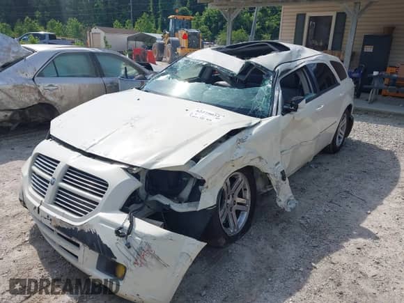 2005 Dodge Magnum RT with VIN 2D4GV58265H610798, listed as a IAAI auction lot 42275022 with 112,832 mi miles and . Bid and sale history available at DreamBid. Image 6.
