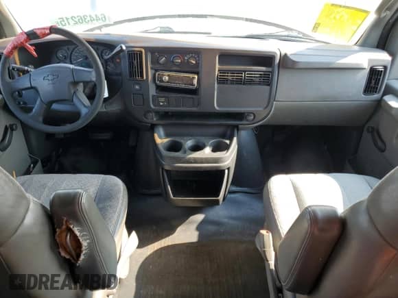 2004 Chevrolet Express Passenger z VIN 1GAHG39U741128458, wystawiony jako Copart lot #64436215 z przebiegiem 118 387 mil mil oraz Szkoda całkowita • Salvage title. Historia ofert i sprzedaży dostępna na DreamBid. Obrazek 8.