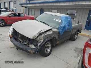 2003 Chevrolet S-10 LS with VIN 1GCCS14H738289896, listed as a Copart auction lot 50139185 with 182,869 mi miles and Salvage title. Bid and sale history available at DreamBid. Image 1.