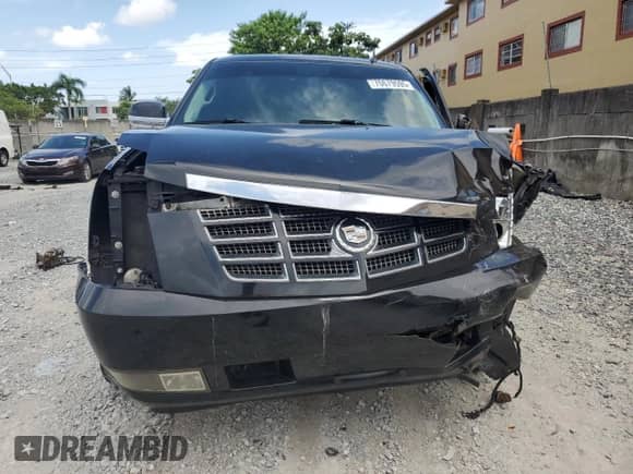 2011 Cadillac Escalade Luxury with VIN 1GYS4BEF8BR287618, listed as a Copart auction lot 70679595 with 133,090 mi miles and Salvage title. Bid and sale history available at DreamBid. Image 5.