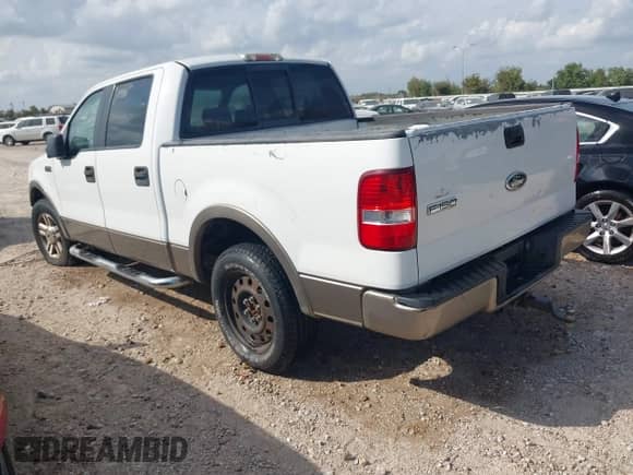 2005 Ford F-150 XLT z VIN 1FTPW12505FA68735, wystawiony jako IAAI lot #43379837 z przebiegiem 168 423 mil mil oraz . Historia ofert i sprzedaży dostępna na DreamBid. Obrazek 3.