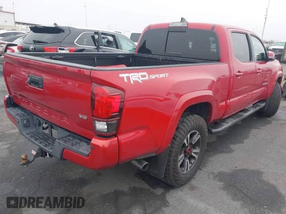 2018 Toyota Tacoma SR5 с VIN 3TMBZ5DN6JM015750, выставлен на аукционе IAAI как лот 41432507 с пробегом 114 643 миль миль и . История ставок и продаж доступна на DreamBid. Изображение 4.