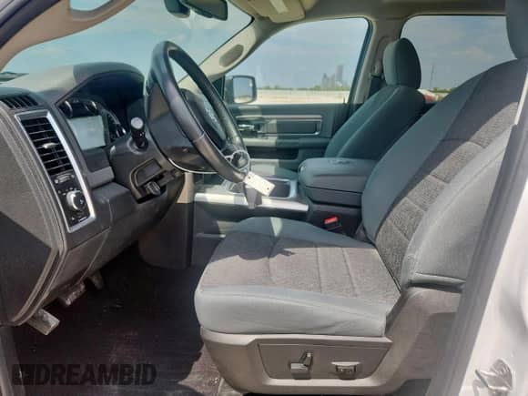 2017 Ram 1500 Lone Star z VIN 1C6RR6LT9HS855079, wystawiony jako Copart lot #80543935 z przebiegiem 55 118 mil mil oraz Szkoda całkowita • Salvage title. Historia ofert i sprzedaży dostępna na DreamBid. Obrazek 7.