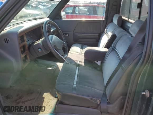 1993 Dodge Dakota z VIN 1B7GG26X4PS196484, wystawiony jako Copart lot #50980535 z przebiegiem 67 425 mil mil oraz Czysty tytuł • Clean title. Historia ofert i sprzedaży dostępna na DreamBid. Obrazek 7.