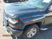 2017 Chevrolet Silverado 1500 LT с VIN 1GCVKREC2HZ202157, выставлен на аукционе IAAI как лот 43110635 с пробегом 93 952 миль миль и . История ставок и продаж доступна на DreamBid. Изображение 18.