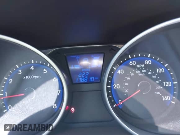 2011 Hyundai Tucson Limited с VIN KM8JU3AC2BU287805, выставлен на аукционе IAAI как лот 42424169 с пробегом 178 810 миль миль и . История ставок и продаж доступна на DreamBid. Изображение 7.