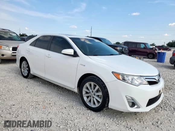 2014 Toyota Camry SE Limited Edition with VIN 4T1BD1FK5EU133585, listed as a Copart auction lot 71292675 with 30,586 mi miles and Clean title. Bid and sale history available at DreamBid. Image 4.