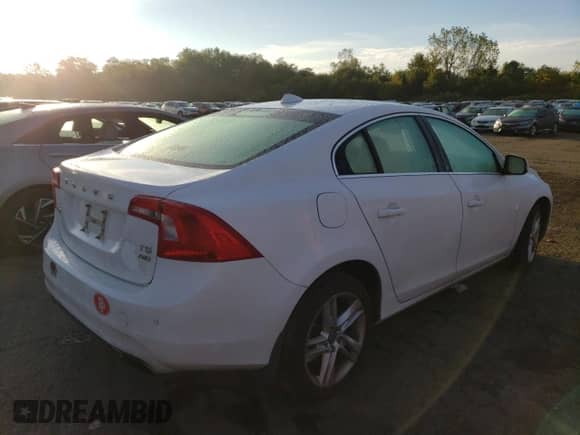 2015 Volvo S60 T5 Premier с VIN YV1612TB0F1315846, выставлен на аукционе Copart как лот 81523835 с пробегом 117 664 миль миль и Списание • Salvage title. История ставок и продаж доступна на DreamBid. Изображение 3.