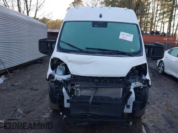 2025 Ram ProMaster Cargo Tradesman z VIN 3C6LRVDG8SE518995, wystawiony jako IAAI lot #41578957 z przebiegiem 3 246 mil mil oraz . Historia ofert i sprzedaży dostępna na DreamBid. Obrazek 6.