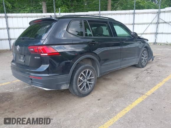 2021 Volkswagen Tiguan S z VIN 3VV0B7AX9MM007256, wystawiony jako IAAI lot #42470634 z przebiegiem 29 490 mil mil oraz . Historia ofert i sprzedaży dostępna na DreamBid. Obrazek 4.