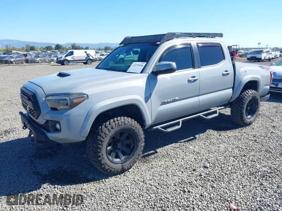 2019 Toyota Tacoma SR z VIN 5TFCZ5AN8KX193437, wystawiony jako IAAI lot #43278180 z przebiegiem 70 048 mil mil oraz . Historia ofert i sprzedaży dostępna na DreamBid. Obrazek 18.