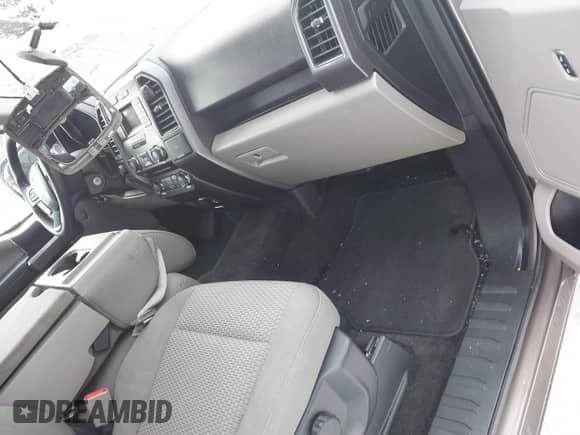 2018 Ford F-150 XL z VIN 1FTEW1EB6JFC63953, wystawiony jako IAAI lot #41304091 z przebiegiem 74 636 mil mil oraz . Historia ofert i sprzedaży dostępna na DreamBid. Obrazek 5.