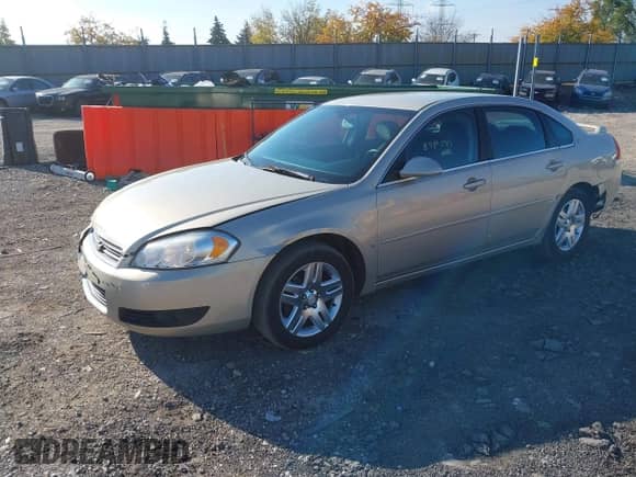 2008 Chevrolet Impala LT z VIN 2G1WC583X89255441, wystawiony jako IAAI lot #43598098 z przebiegiem 143 908 mil mil oraz . Historia ofert i sprzedaży dostępna na DreamBid. Obrazek 2.