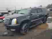 2010 Cadillac Escalade ESV Premium z VIN 1GYUKJEF4AR182436, wystawiony jako Copart lot #49182565 z przebiegiem 200 603 mil mil oraz Czysty tytuł • Clean title. Historia ofert i sprzedaży dostępna na DreamBid. Obrazek 1.