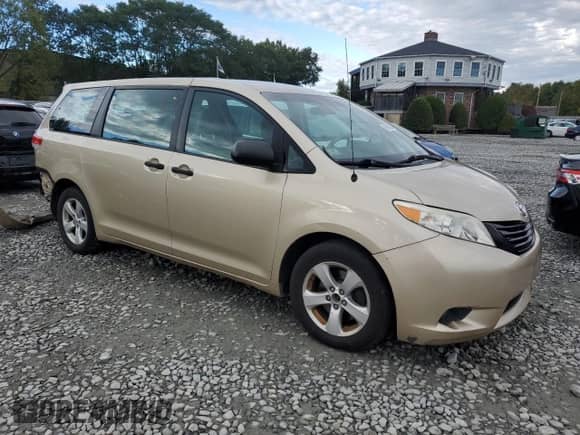 2014 Toyota Sienna L with VIN 5TDZK3DC8ES414753, listed as a Copart auction lot 84929825 with 135,056 mi miles and Clean title. Bid and sale history available at DreamBid. Image 4.
