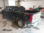 2019 Chevrolet Silverado 1500 LT z VIN 1GCRYDEK6KZ194243, wystawiony jako IAAI lot #43127832 z przebiegiem 196 341 mil mil oraz . Historia ofert i sprzedaży dostępna na DreamBid. Obrazek 3.