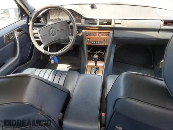 1987 Mercedes-Benz 300 E z VIN WDBEA30D2HA333179, wystawiony jako Copart lot #80955755 z przebiegiem 336 668 mil mil oraz Czysty tytuł • Clean title. Historia ofert i sprzedaży dostępna na DreamBid. Obrazek 8.