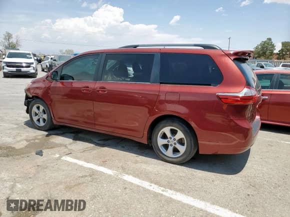 2017 Toyota Sienna LE Auto Access Seat z VIN 5TDKZ3DC4HS853532, wystawiony jako Copart lot #58519405 z przebiegiem 106 463 mil mil oraz Czysty tytuł • Clean title. Historia ofert i sprzedaży dostępna na DreamBid. Obrazek 2.