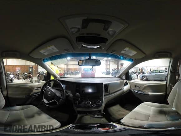 2017 Toyota Sienna LE Auto Access Seat z VIN 5TDKZ3DC3HS842392, wystawiony jako IAAI lot #43164475 z przebiegiem 98 530 mil mil oraz . Historia ofert i sprzedaży dostępna na DreamBid. Obrazek 18.