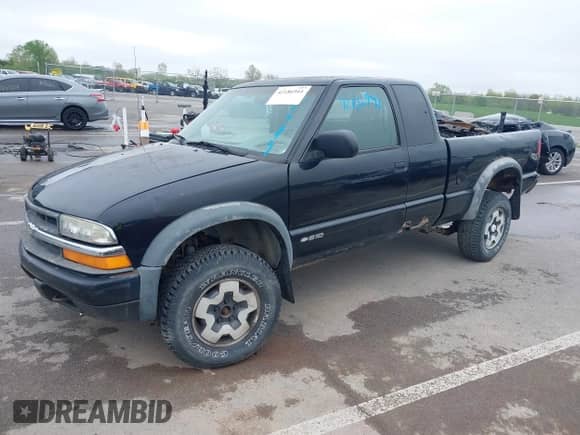 2000 Chevrolet S-10 LS ZR2 z VIN 1GCCT19W6Y8135045, wystawiony jako IAAI lot #42186941 z przebiegiem 168 145 mil mil oraz . Historia ofert i sprzedaży dostępna na DreamBid. Obrazek 17.