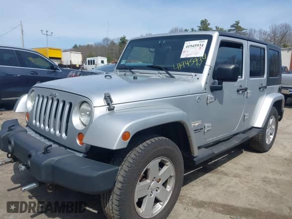 2007 Jeep Wrangler Unlimited Sahara z VIN 1J4GA59167L195254, wystawiony jako IAAI lot #41945934 z przebiegiem 252 496 mil mil oraz . Historia ofert i sprzedaży dostępna na DreamBid. Obrazek 17.