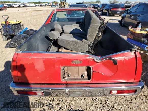 1987 Chevrolet El Camino z VIN 3GCCW80H0HS906444, wystawiony jako Copart lot #81360244 z przebiegiem 272 873 mil mil oraz Szkoda całkowita • Salvage title. Historia ofert i sprzedaży dostępna na DreamBid. Obrazek 6.