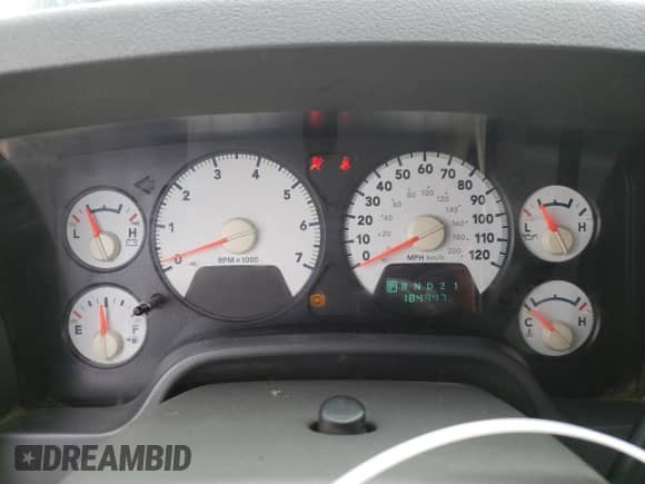 2006 Dodge 1500 SLT z VIN 1D7HU18266S529992, wystawiony jako Copart lot #84908345 z przebiegiem 184 947 mil mil oraz Czysty tytuł • Clean title. Historia ofert i sprzedaży dostępna na DreamBid. Obrazek 9.