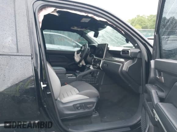2024 Toyota Tacoma SR5 z VIN 3TMLB5JN4RM025895, wystawiony jako IAAI lot #42309915 z przebiegiem 23 530 mil mil oraz . Historia ofert i sprzedaży dostępna na DreamBid. Obrazek 5.