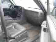2005 Chevrolet Silverado 1500 LS z VIN 2GCEC13T951319613, wystawiony jako IAAI lot #42460800 z przebiegiem 320 900 mil mil oraz . Historia ofert i sprzedaży dostępna na DreamBid. Obrazek 5.