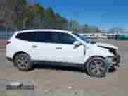 2017 Chevrolet Traverse LT z VIN 1GNKRHKD2HJ296360, wystawiony jako IAAI lot #41840589 z przebiegiem 140 479 mil mil oraz . Historia ofert i sprzedaży dostępna na DreamBid. Obrazek 14.