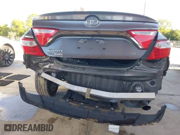 2016 Toyota Camry XLE with VIN 4T1BF1FK7GU171235, listed as a IAAI auction lot 43264854 with 124,422 mi miles and . Bid and sale history available at DreamBid. Image 6.