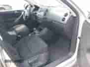 2009 Volkswagen Tiguan S с VIN WVGAV75N19W508048, выставлен на аукционе IAAI как лот 42754273 с пробегом 84 535 миль миль и . История ставок и продаж доступна на DreamBid. Изображение 5.